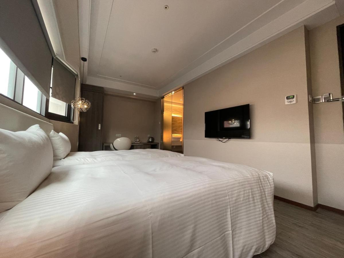 Royal Fine Hotel Гаосюн Экстерьер фото