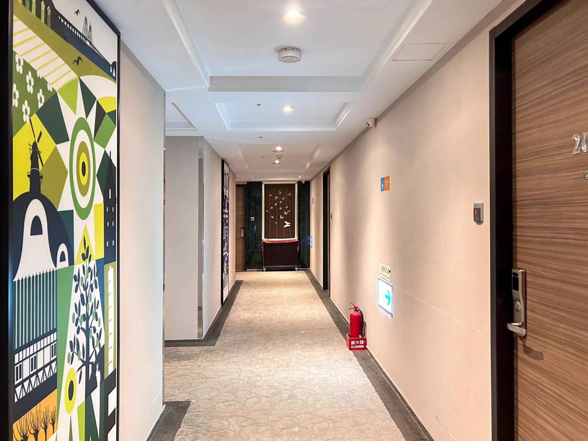 Royal Fine Hotel Гаосюн Экстерьер фото